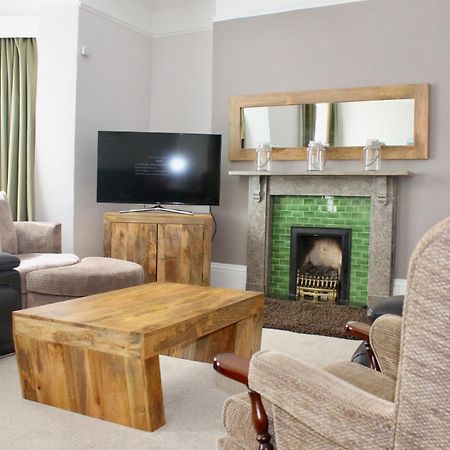 Tidesreach Filey, Sleeps 13, Close To Beach Exterior foto