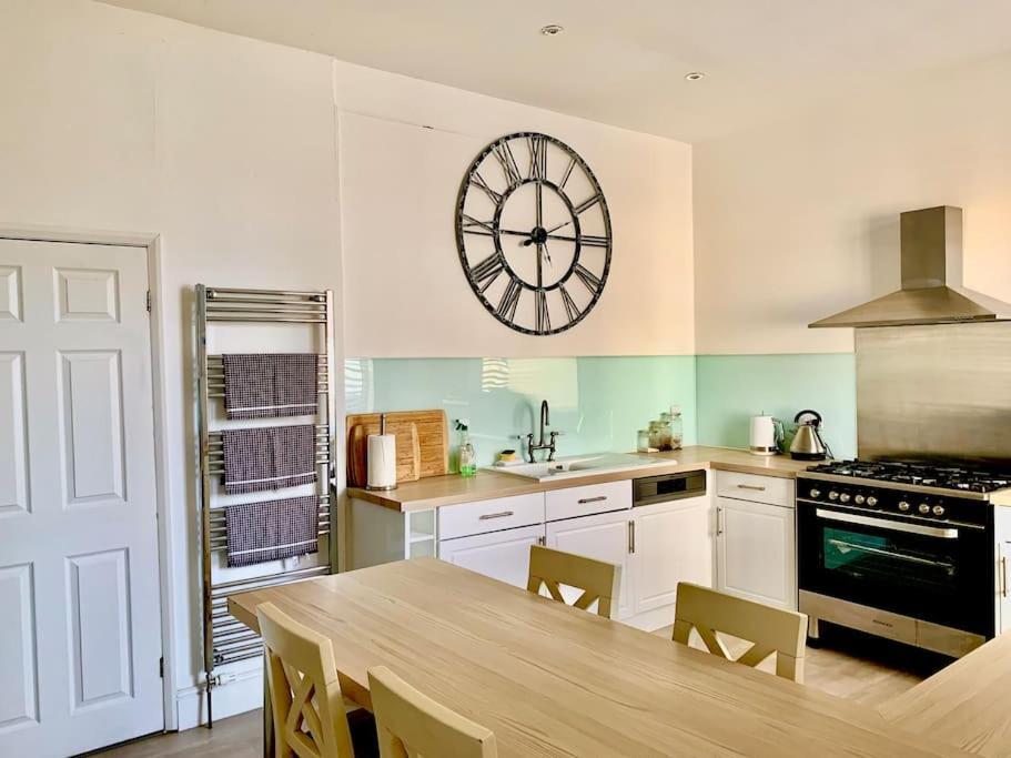 Tidesreach Filey, Sleeps 13, Close To Beach Exterior foto